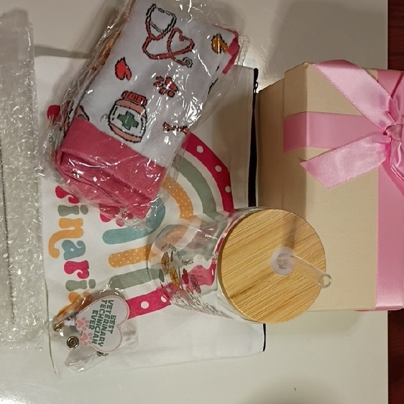 Pink Ribbon Gift Box Set - Picture 2 of 5